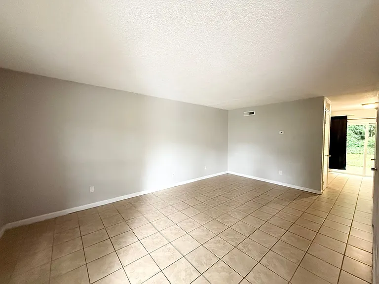 405 17th Ave NE #5 — Photo 5