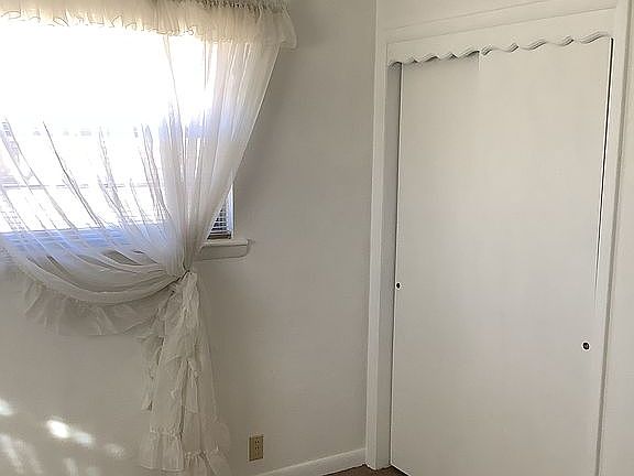 2) Bedroom 10.10 x 11.6