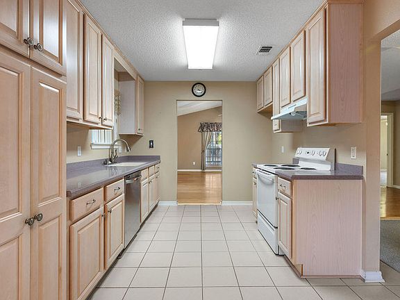 4th image of 1643 Florence Ave