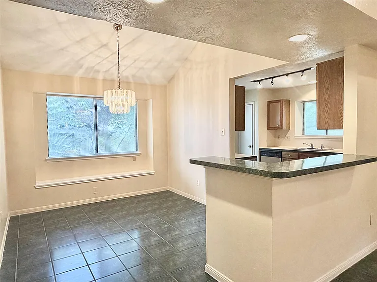 17407 Chamberlain Dr — Photo 11