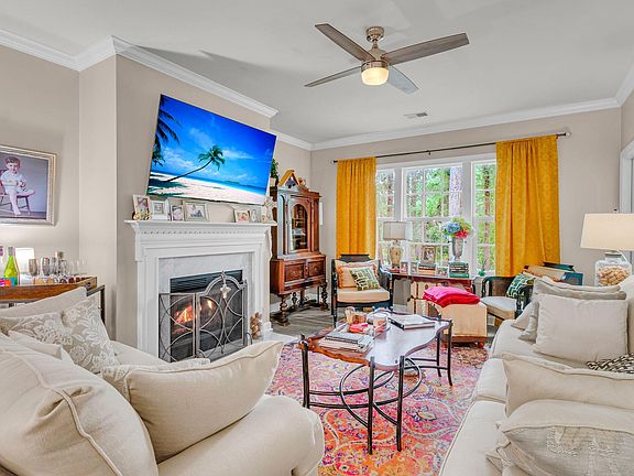 3rd image of 204 Golfview Ln