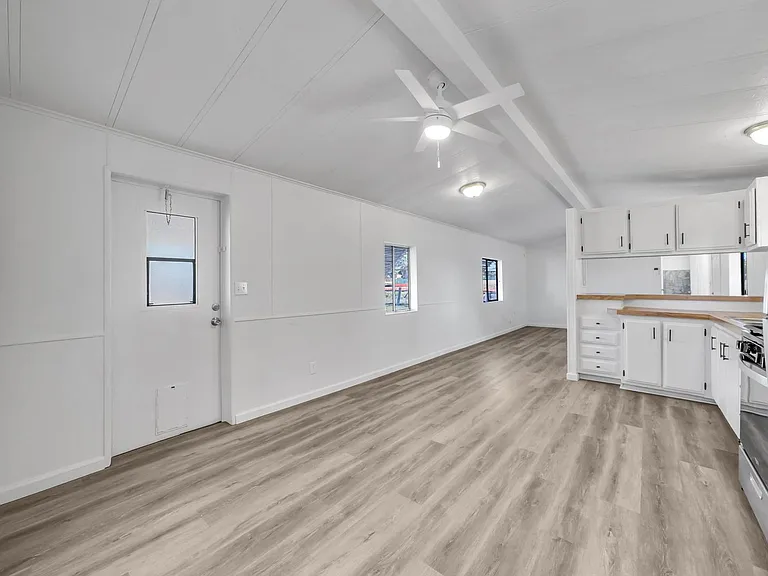 22450 Norris Ln — Photo 10