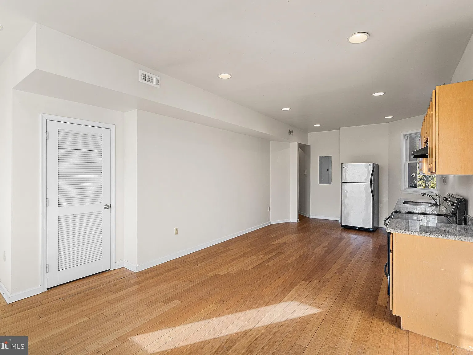 2 bed, 1.0 bath, 700 sqft, $1,150 — Photo 4