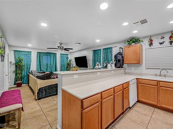5th image of 4064 Emerald Wood St