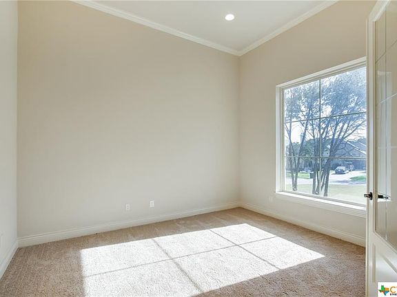 4th image of 944 Wilderness Oaks