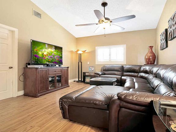 3rd image of 6364 Country Fair Cir