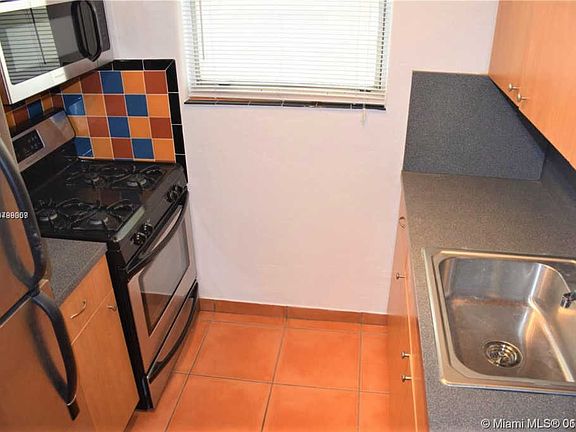 3rd image of 900 Jefferson Ave APT 11