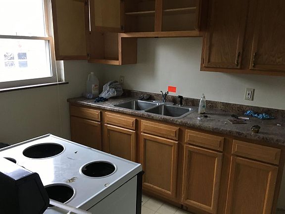4th image of 1711 Carrahen Ave