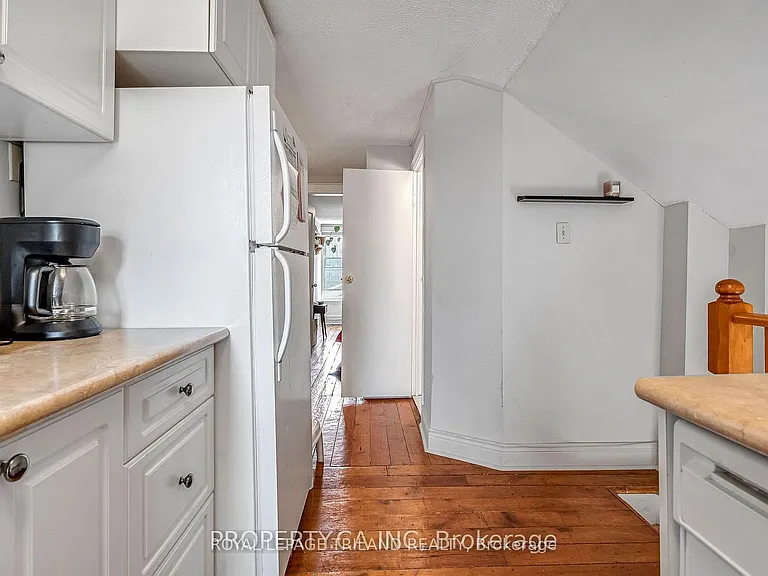 23 Saunby St #B — Photo 6