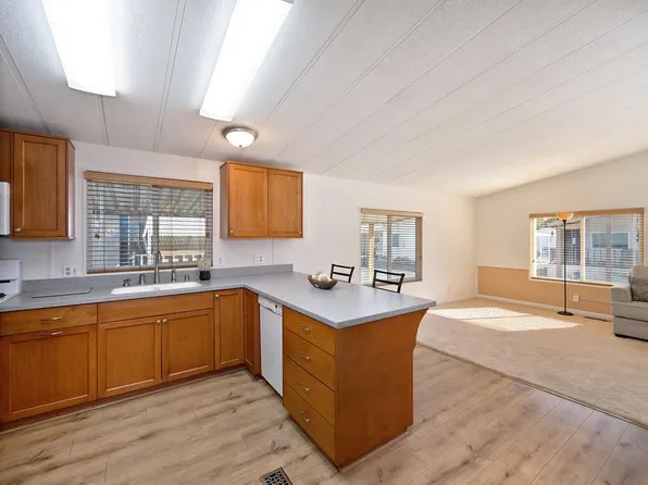 98 Cantabrook St, Sacramento, CA 95828