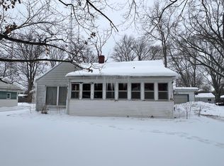 422 Paw Paw Ave, Watervliet, MI 49098