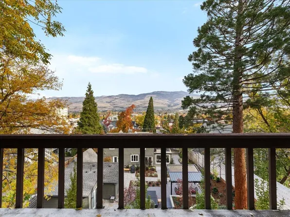 327 Ravenwood Pl, Ashland, OR 97520