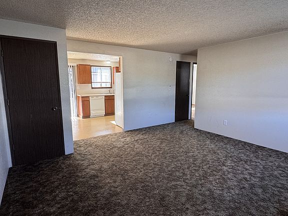 4th image of 423 Hewitt Ave
