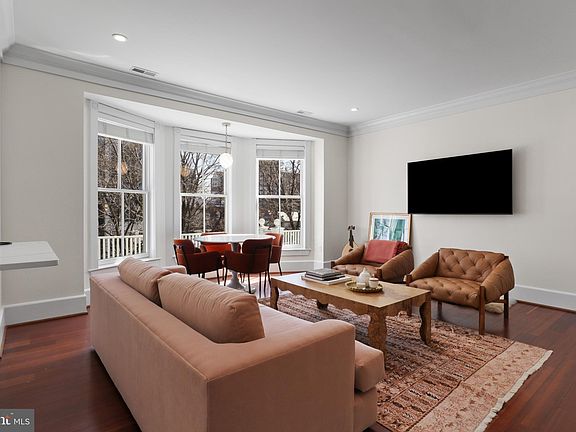 5th image of 900 N Washington St Unit 201E