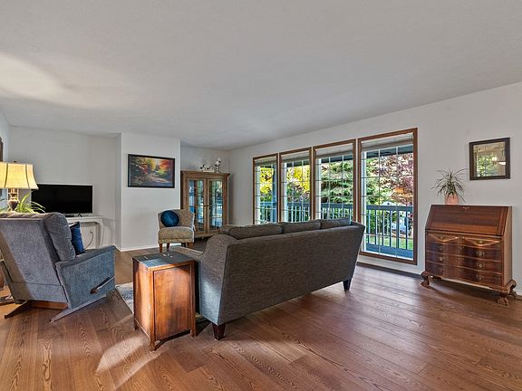 5th image of 10823 N College Place Dr