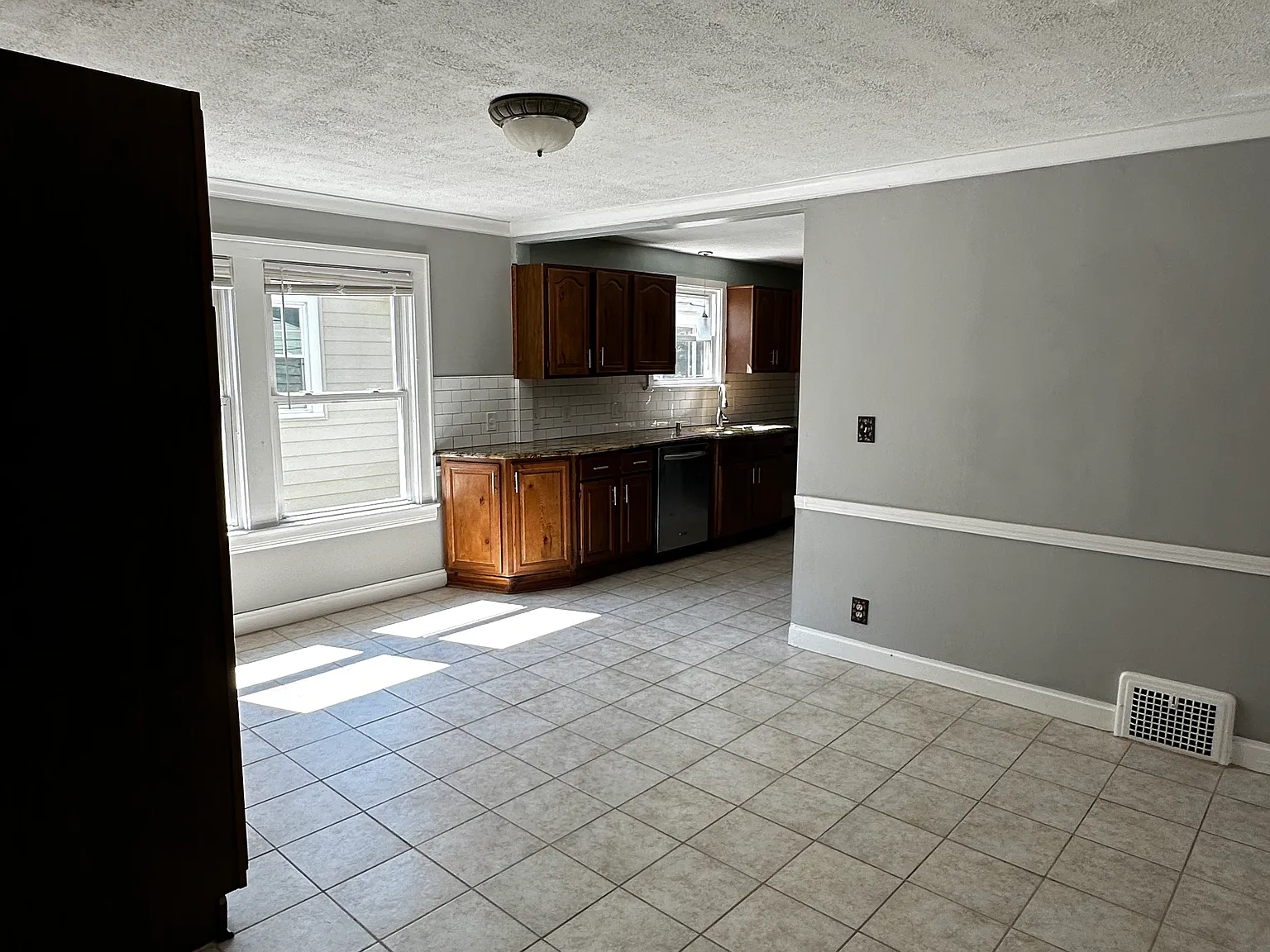 4 bed, 1750 sqft, $2,000 — Photo 3