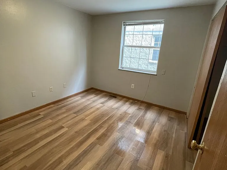 2163 Indianola Ave — Photo 7