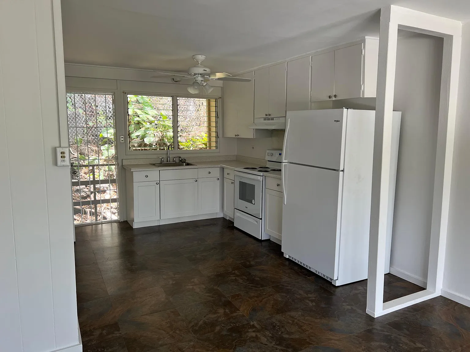 3 bed, 1.5 bath, 806 sqft, $2,950 — Photo 2