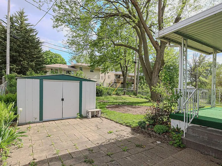 8209 Hillside Dr — Photo 34