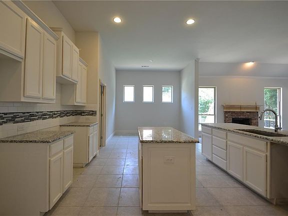 4th image of 1152 Lakeside Dr