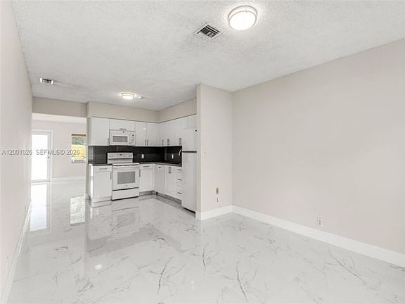 4th image of 310 SW 76th Ct