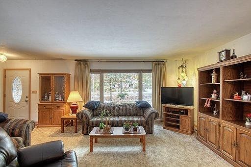 5th image of W201N11499 Oakview Ave