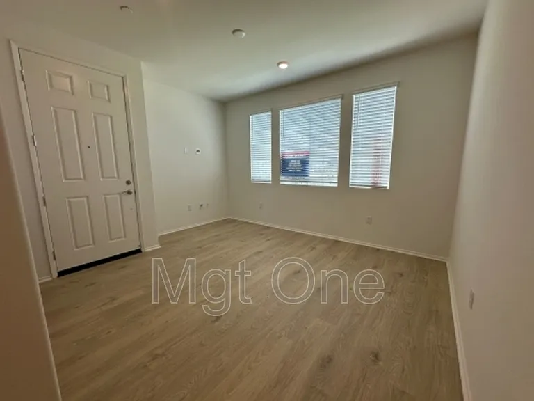 26170 Gentry Ave — Photo 6