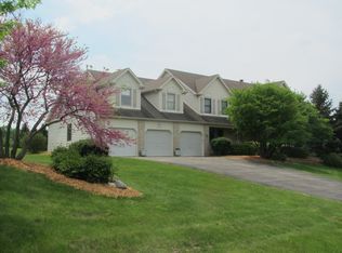 39W259 Hilltop Dr, St Charles, IL 60175