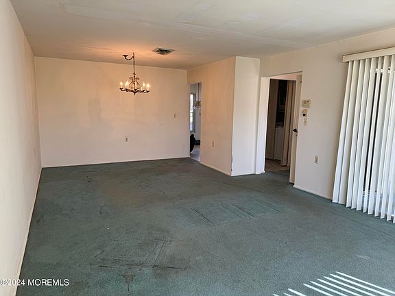 3rd image of 915D Dumbarton Drive