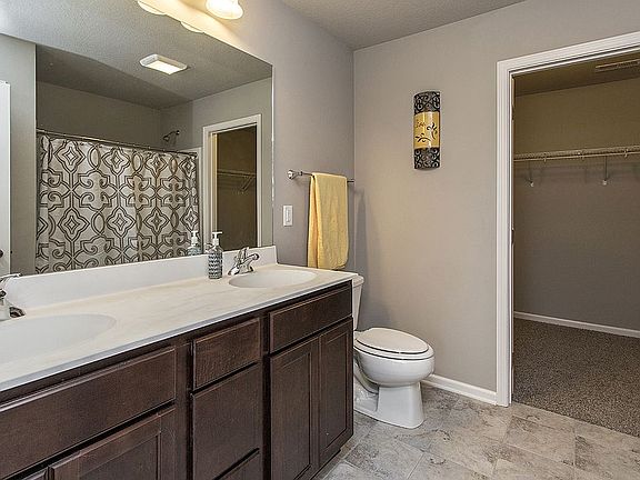 5th image of 132 Cambridge Dr