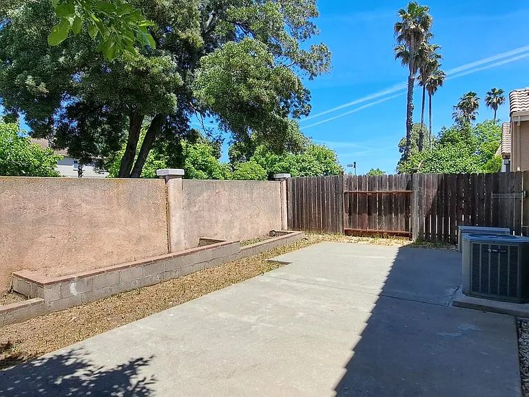 320 Stamper Cir — Photo 37