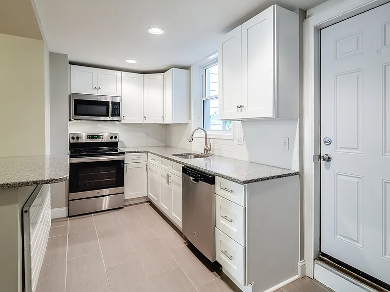 129 Krams Ave — Photo 15