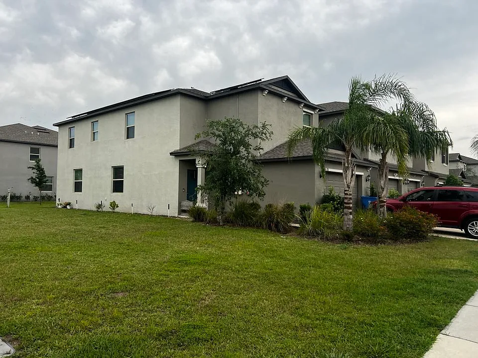 718 Royal Empress Dr