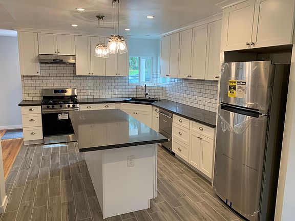2nd image of 11472 Aster St