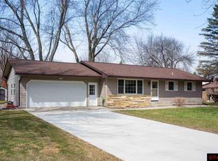 1563 Meyer Ln, North Mankato, MN 56003