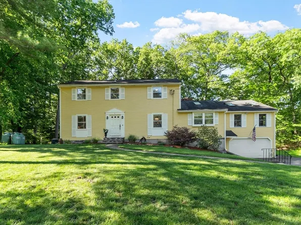 10 Lancaster Pl, Andover, MA 01810