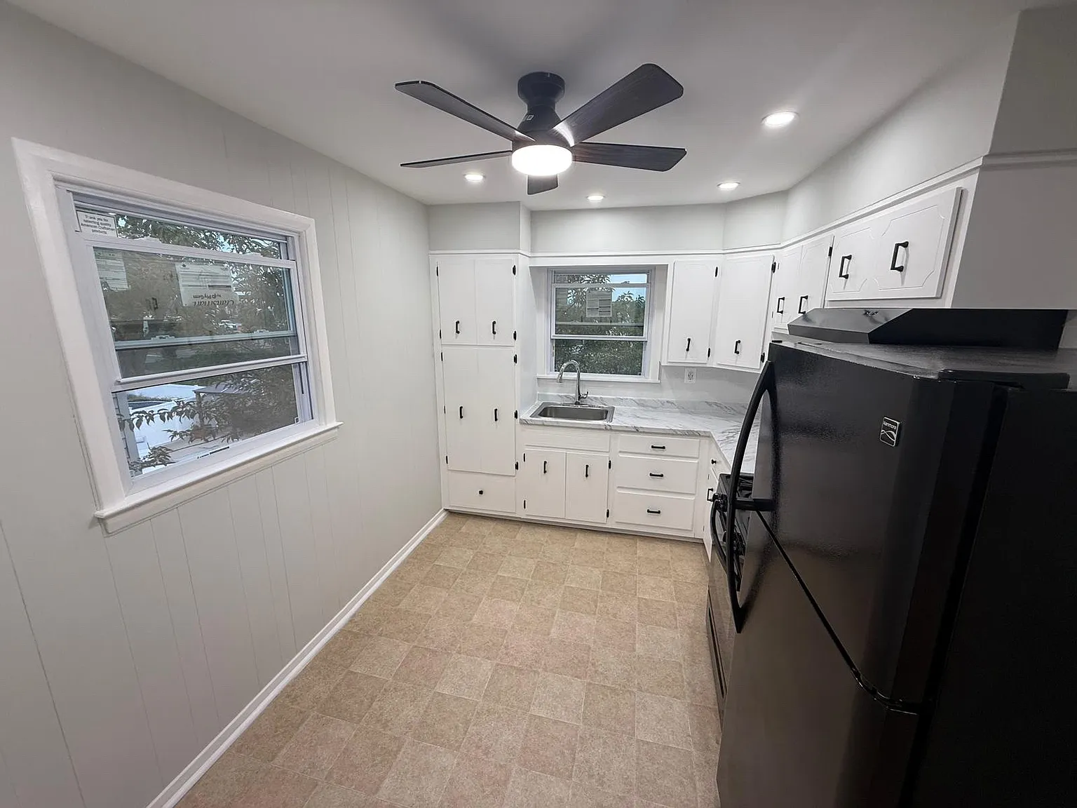 3 bed, 1200 sqft, $3,300 — Photo 4