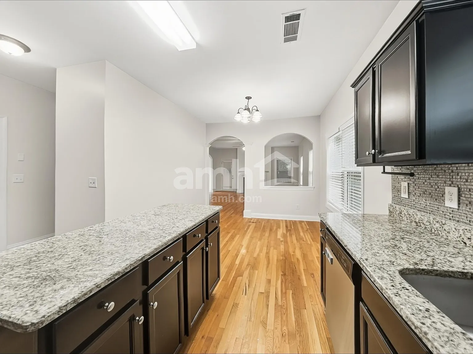 5 bed, 4.0 bath, 3248 sqft, $2,995 — Photo 4