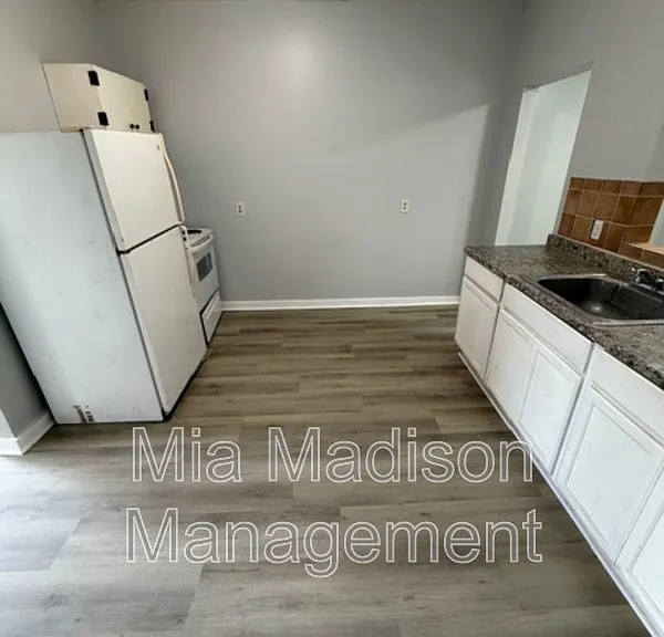 1421 Richards St — Photo 3