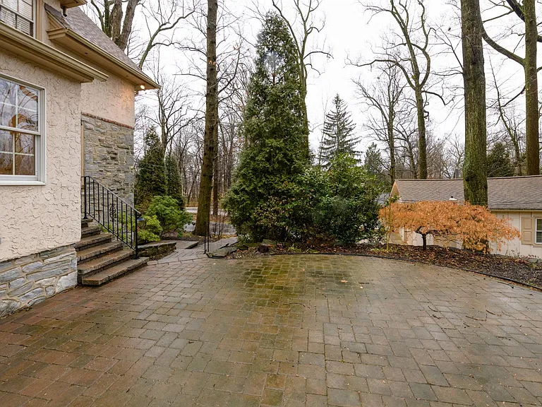201 Pine Tree Rd — Photo 5
