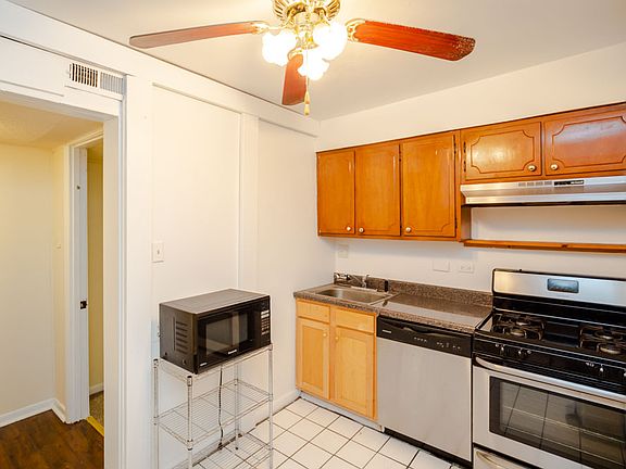 4th image of 1741 W School St #1741G