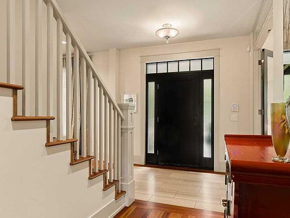 5th image of 3028 3rd St SW