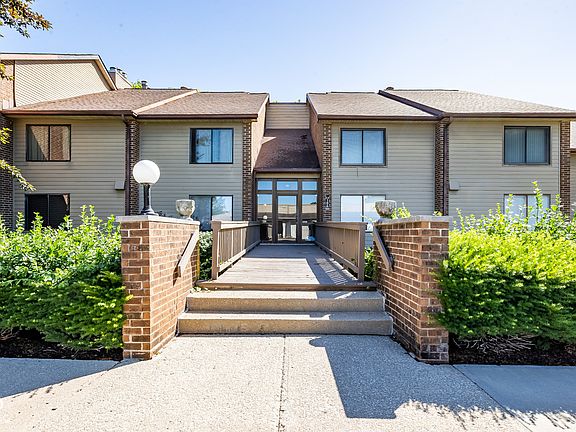 2nd image of 106 Knoll Ct APT B