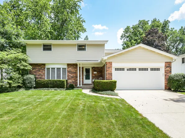 818 Center Dr, Ann Arbor, MI 48103