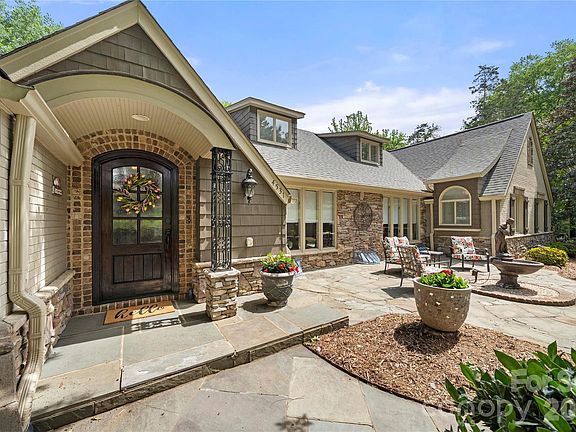 2nd image of 4531 Montibello Dr