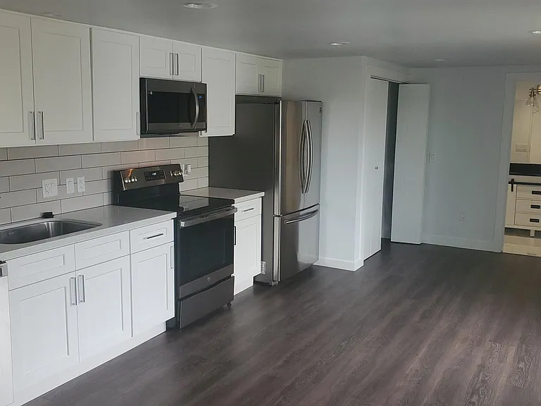9328 Waters Ave S — Photo 12