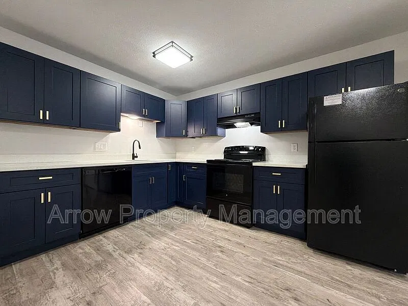 2325 S St — Photo 1