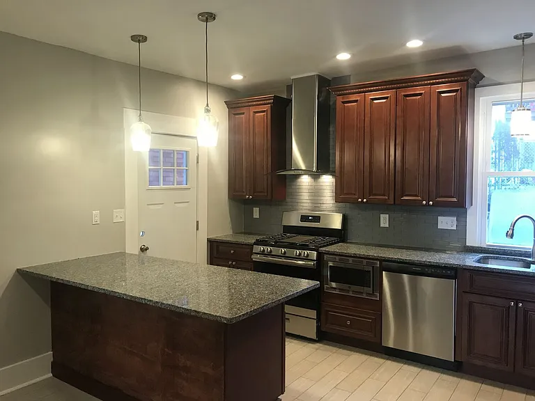 3418 Ligonier St — Photo 2