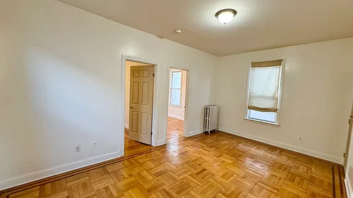 1531 W 10th St #2 Photo 1