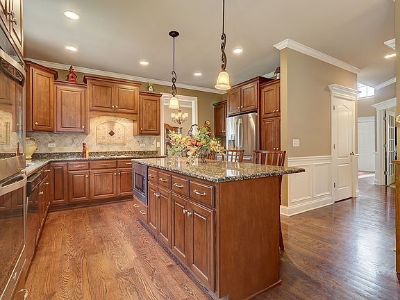 5th image of 26049 Whispering Woods Cir